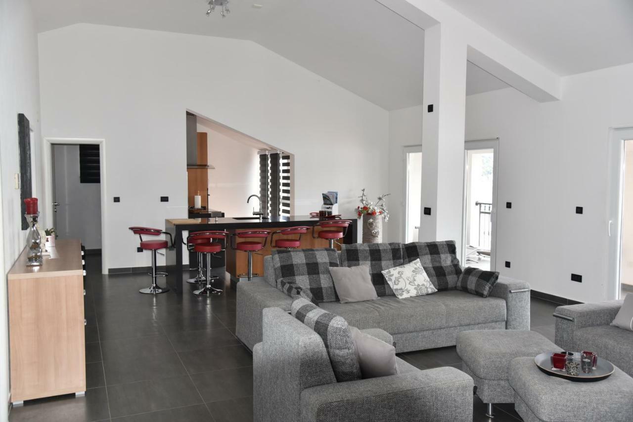 Villa Pina Appartment Chantos Тисно Екстериор снимка