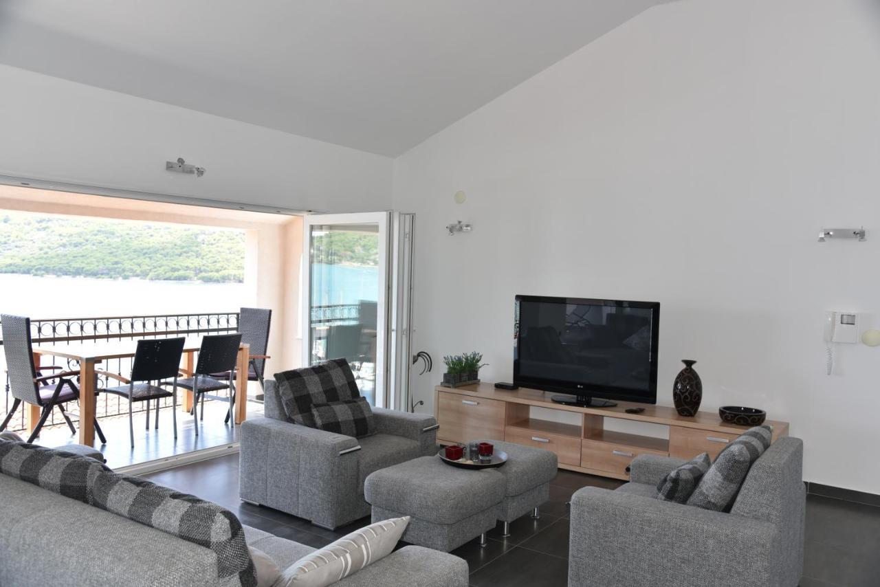 Villa Pina Appartment Chantos Тисно Екстериор снимка